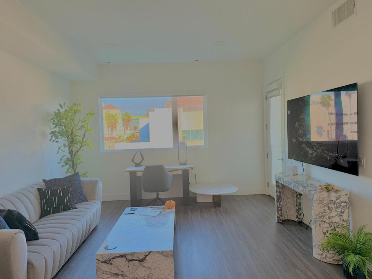 Designer 1 Bedroom In Prime Hollywood Aparthotel Los Angeles